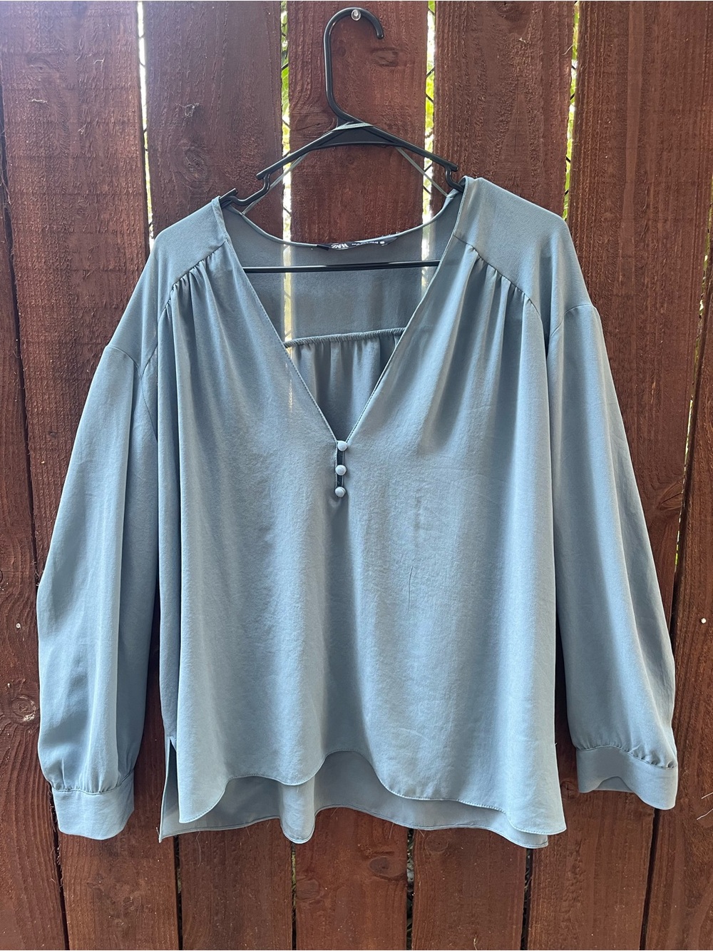ZARA Flowy Lightweight Minimalist Career Office Blouse V Neck, Button Front Sz M